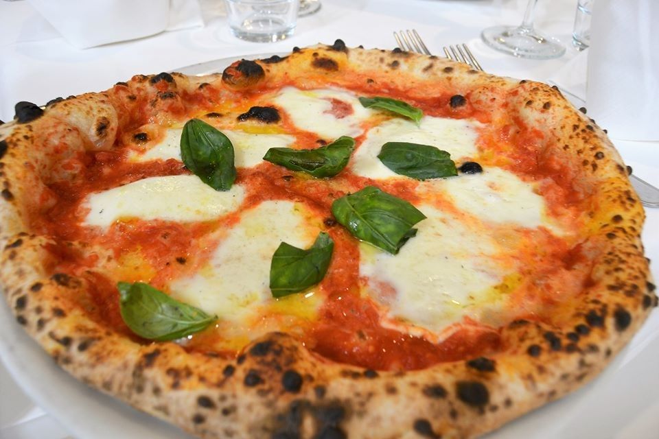 pizza_napoletana_anzio_elianto_appartamenti_fronte_mare